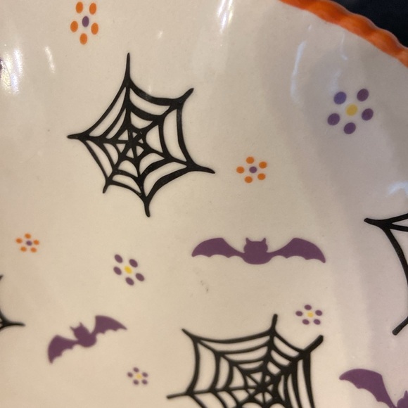 14” Temp-Tations Halloween Spooky BOOfetti Ruffled Edge 4 QT Ceramic Bowl HUGE - Picture 11 of 13